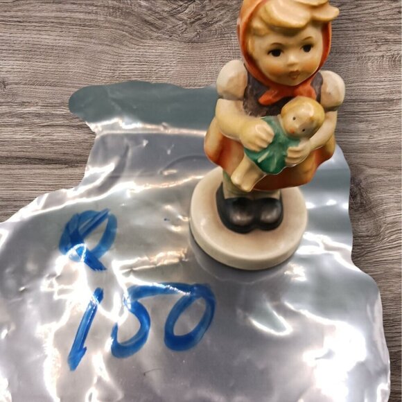 Goebel Hummel Vtg Figurine "Little Girl With Doll 3 1/2" tall Collectible - Picture 9 of 10